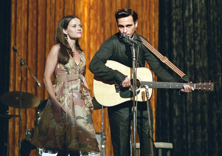 Walk The Line-3-450-Reese Witherspoon and Joaquin Phoenix